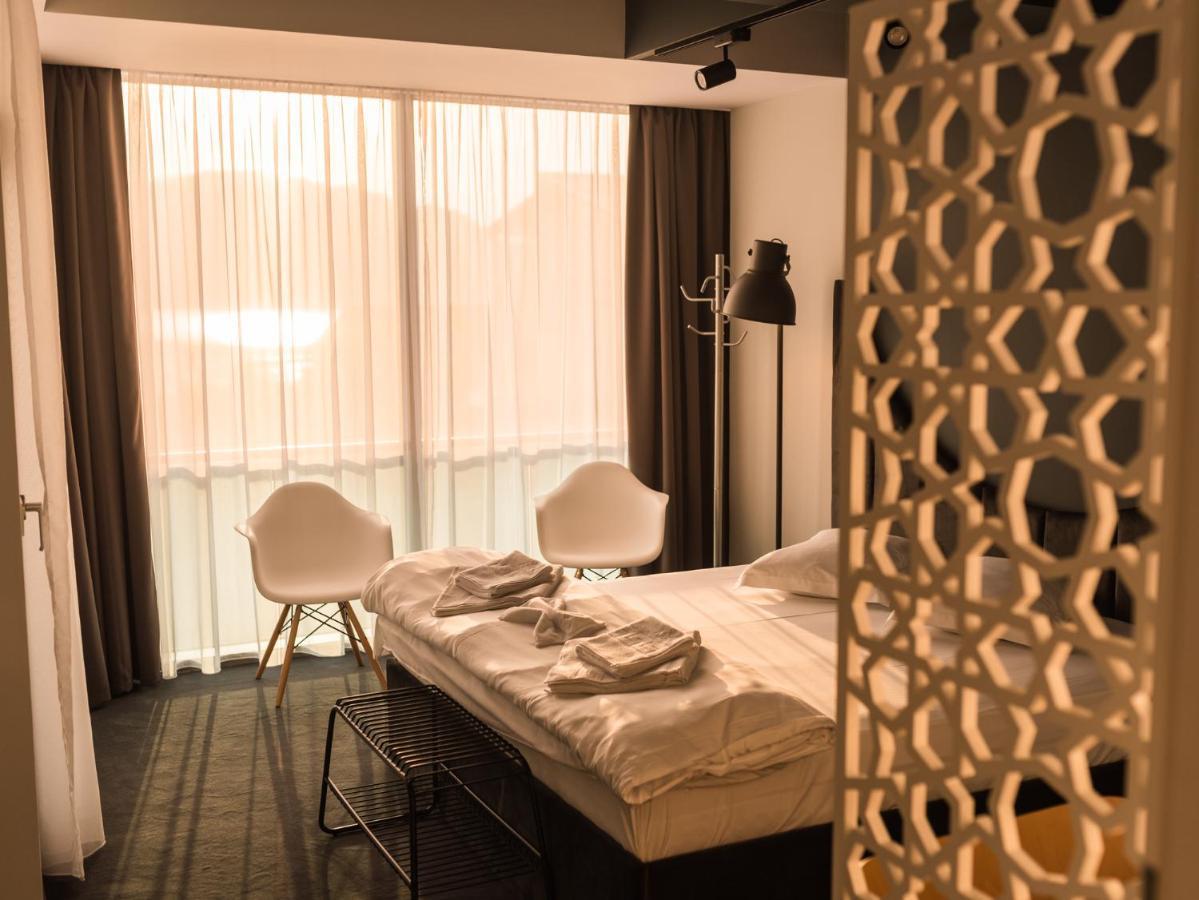 Orşova Hotel Arka מראה חיצוני תמונה
