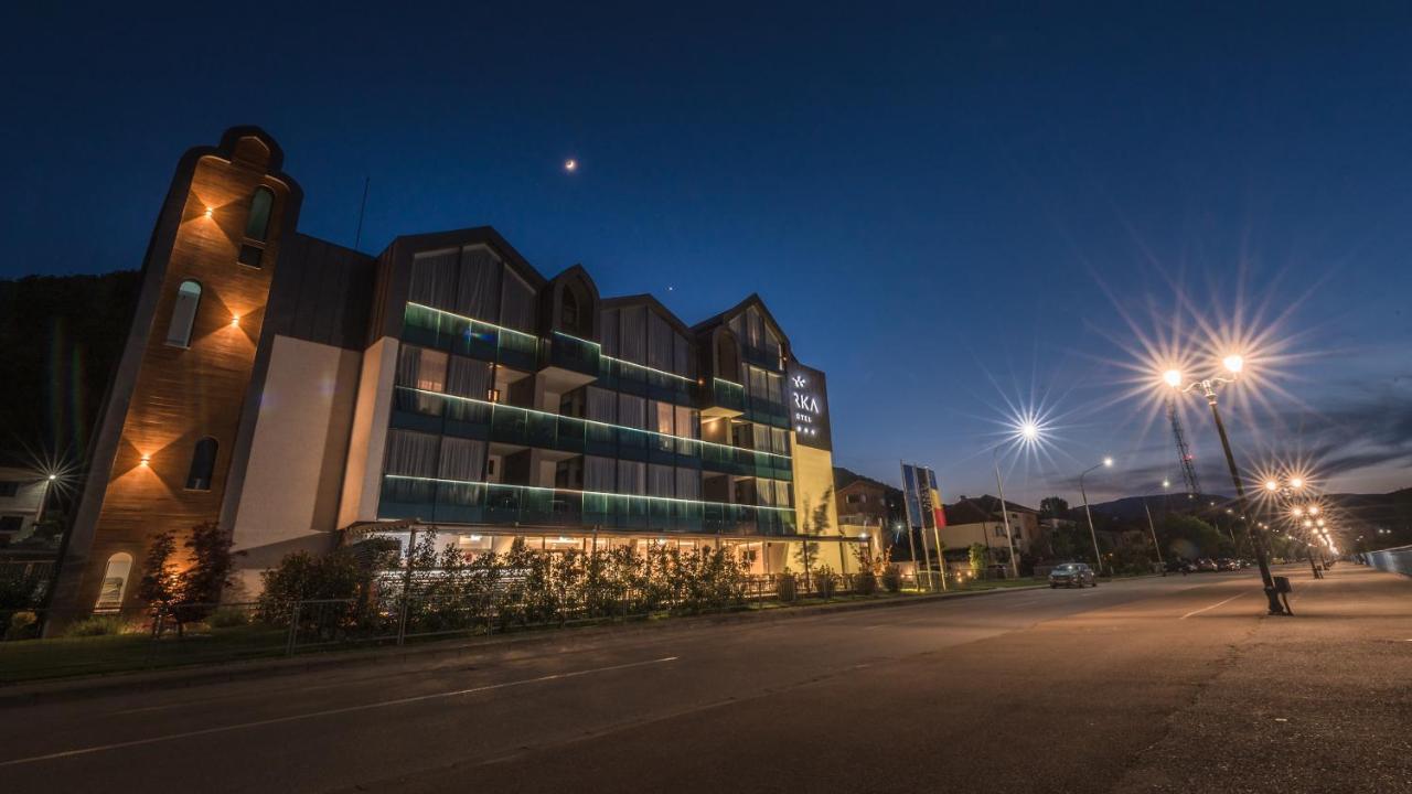Orşova Hotel Arka מראה חיצוני תמונה