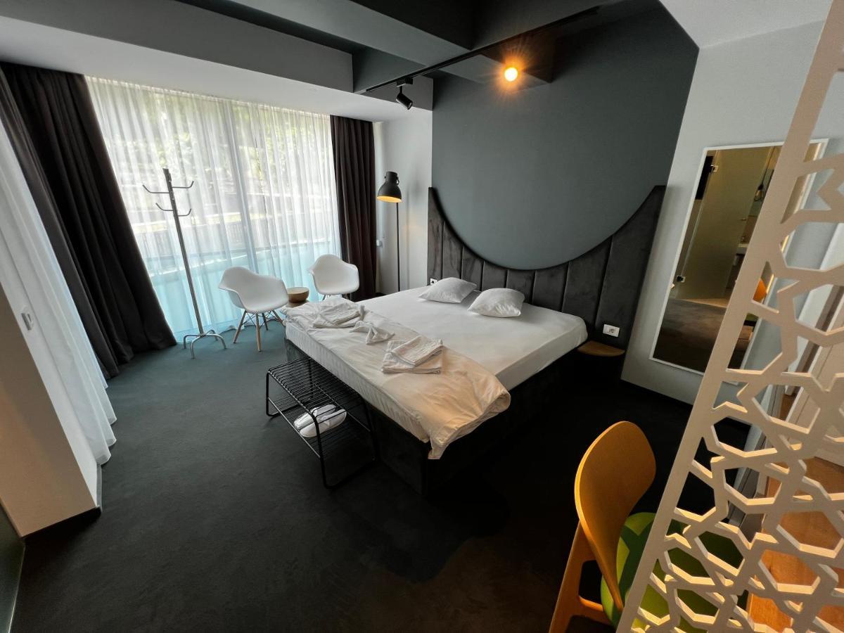Orşova Hotel Arka מראה חיצוני תמונה
