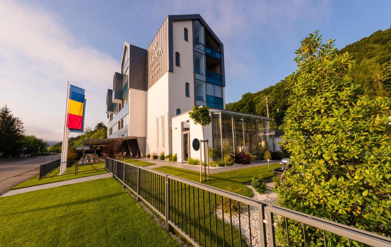 Orşova Hotel Arka מראה חיצוני תמונה