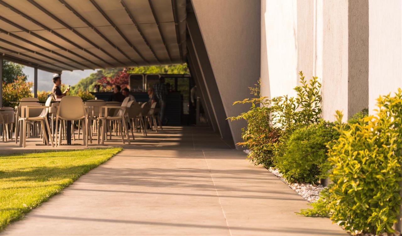 Orşova Hotel Arka מראה חיצוני תמונה