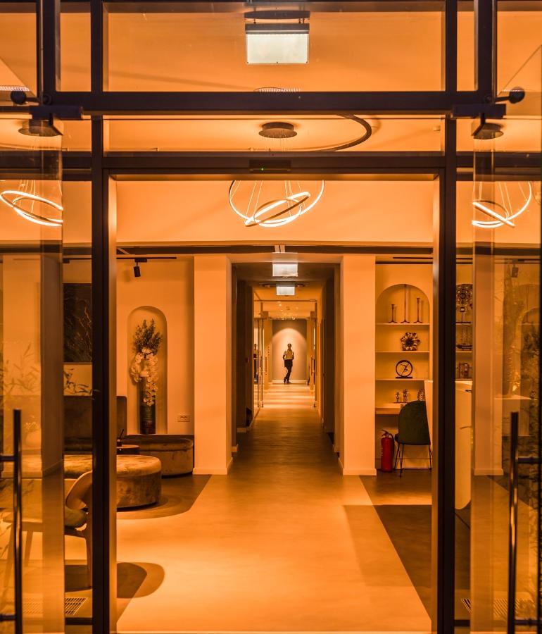 Orşova Hotel Arka מראה חיצוני תמונה