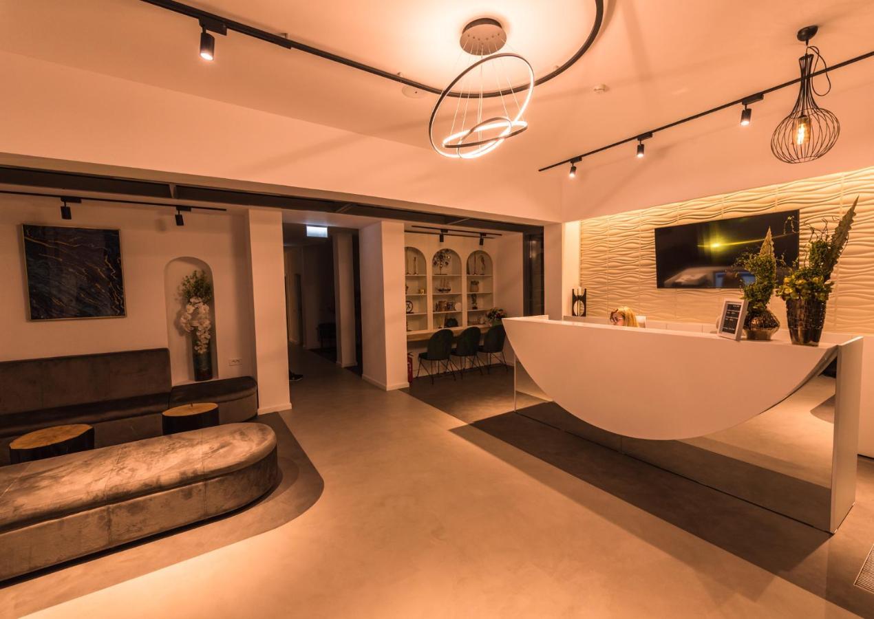 Orşova Hotel Arka מראה חיצוני תמונה